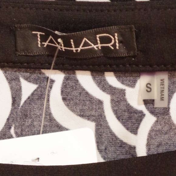 Tahari Stretch Short Sleeve Dress w/Front Pockets- Sz. Sm - Picture 4 of 4